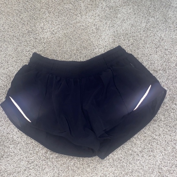 Lululemon Hotty Hot Shorts: 2.5 inches - Picture 1 of 3